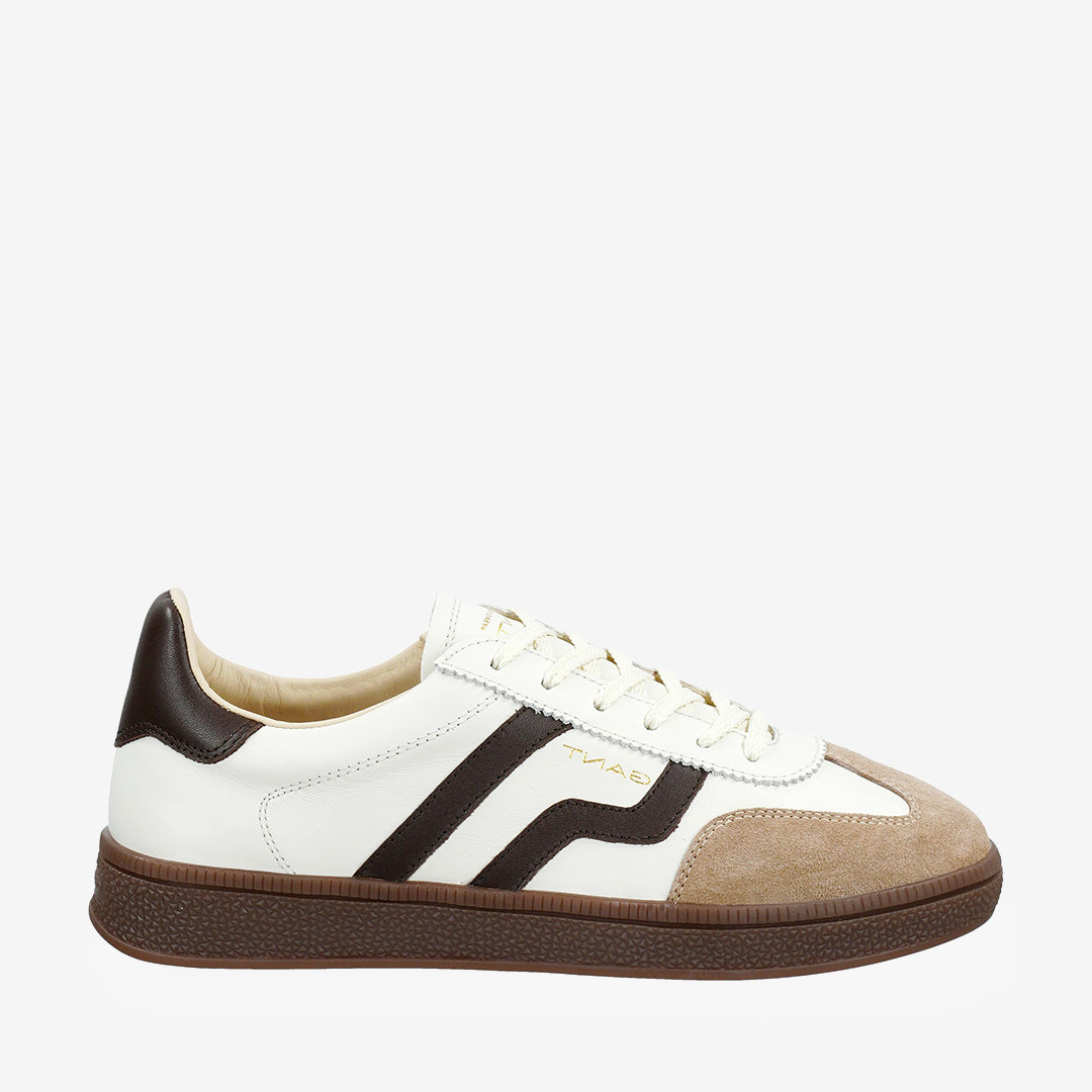 Off white och brun damsneaker i läder från Gant, modell Cuzima