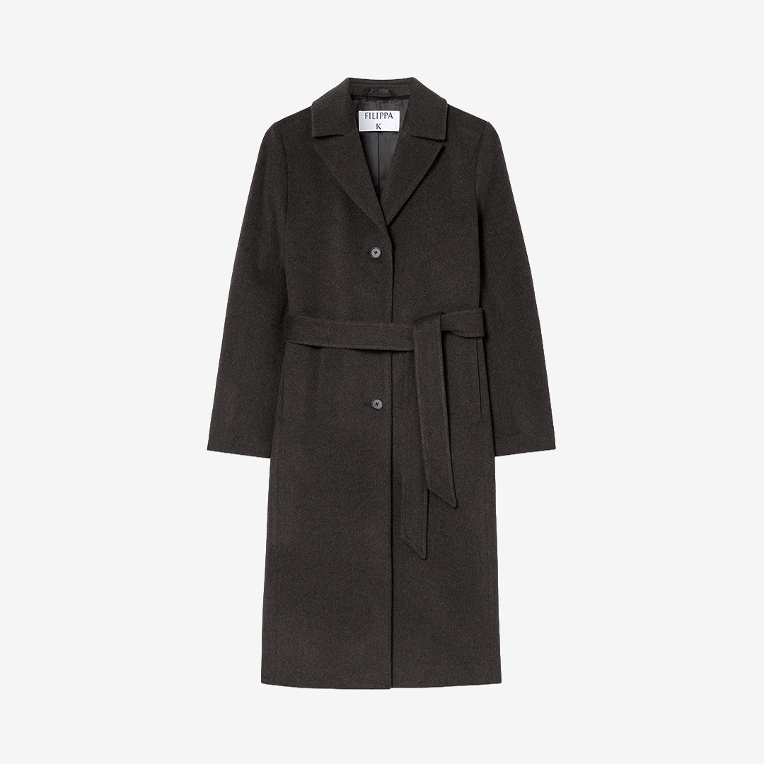 Filippa K Thea Coat för dam i Dark Chocolate med enkelknäppt design, midjebälte och exklusiv ull- och kashmirblandning.