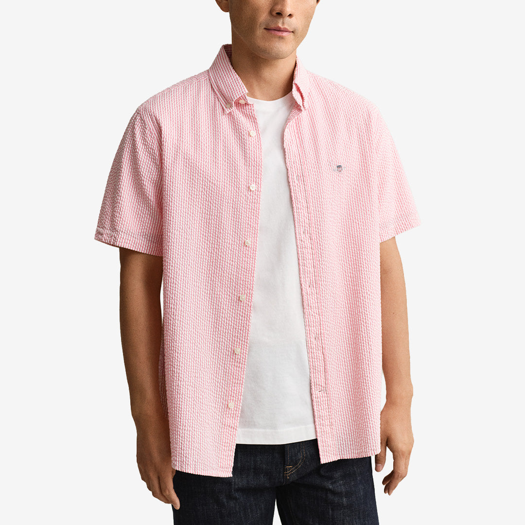 Kortärmad randig seersucker-skjorta från Gant i färgen Rose Pink