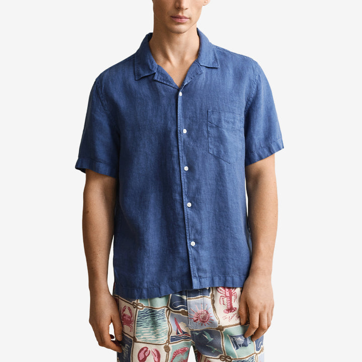 Kortärmad camp-skjorta från Gant i 100% linne i färgen Vintage Blue