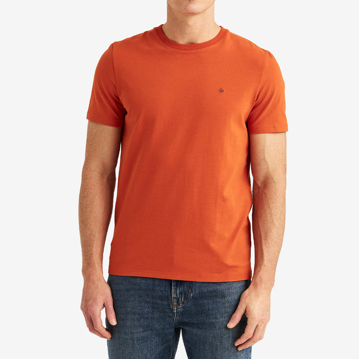 Morris James Tee i Orange, klassisk t-shirt i mjuk bomullsjersey med stretch och bekväm passform.