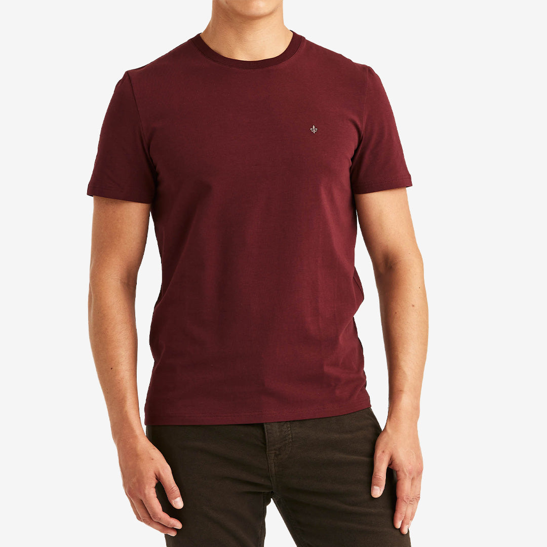 Morris James Tee i Wine Red, klassisk t-shirt i mjuk bomullsjersey med stretch och bekväm passform.