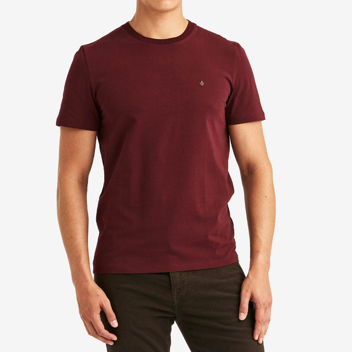 Morris James Tee i Wine Red, klassisk t-shirt i mjuk bomullsjersey med stretch och bekväm passform.