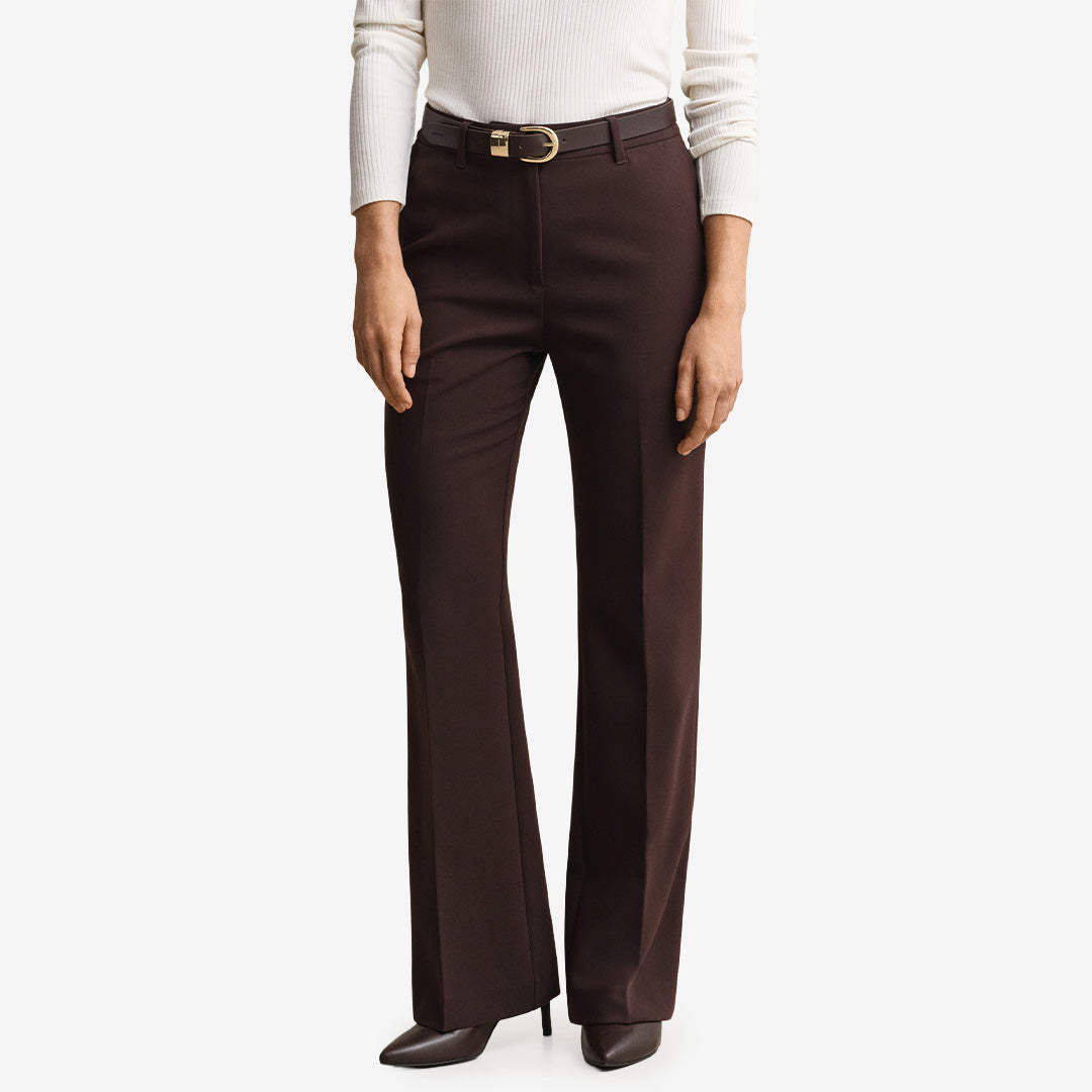 Gant Slim Flared Slacks 4150334 i Deep Brown med utsvängda ben och pressveck för dam
