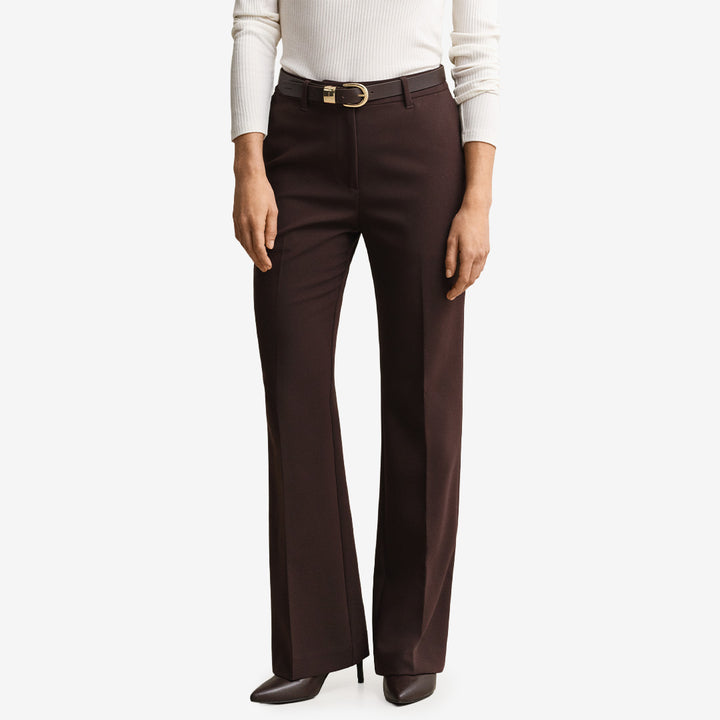 Gant Slim Flared Slacks 4150334 i Deep Brown med utsvängda ben och pressveck för dam