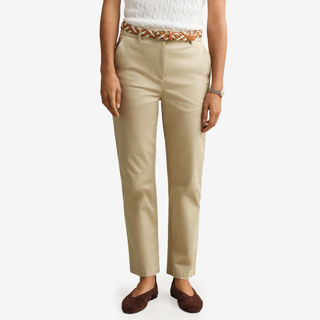 Slim fit chinos från Gant i bomullsblandning med stretch i färgen Oat Beige