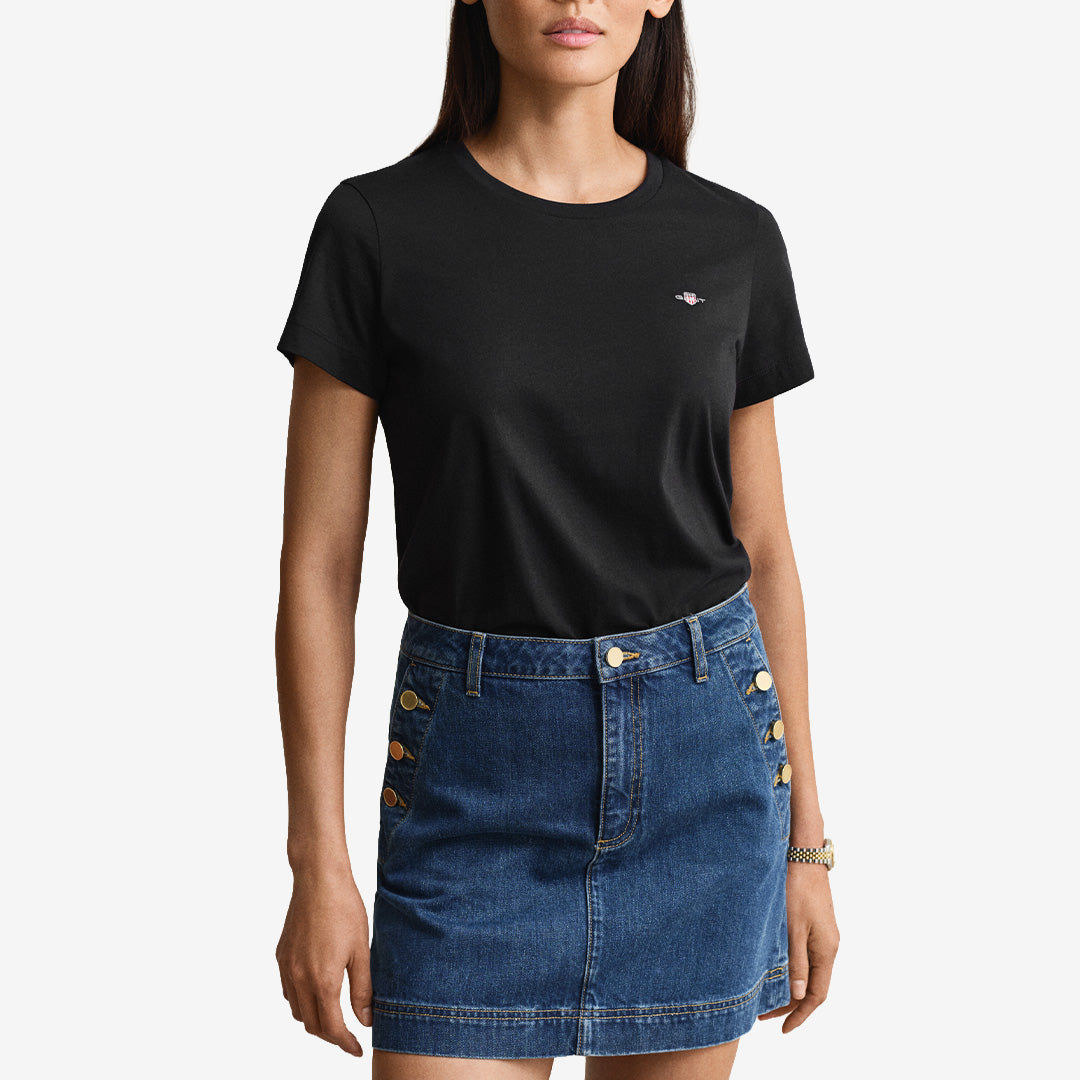 Gant Shield T-Shirt 4200200 i Black med rund hals och broderad logotyp för dam