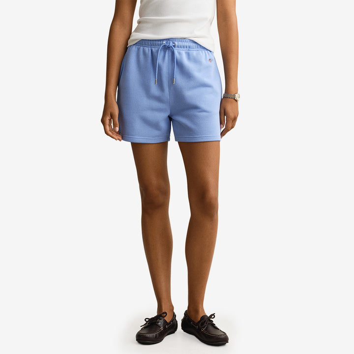 Jerseyshorts från Gant i bomullsblandning med shield-tryck i färgen Hydrangea Blue