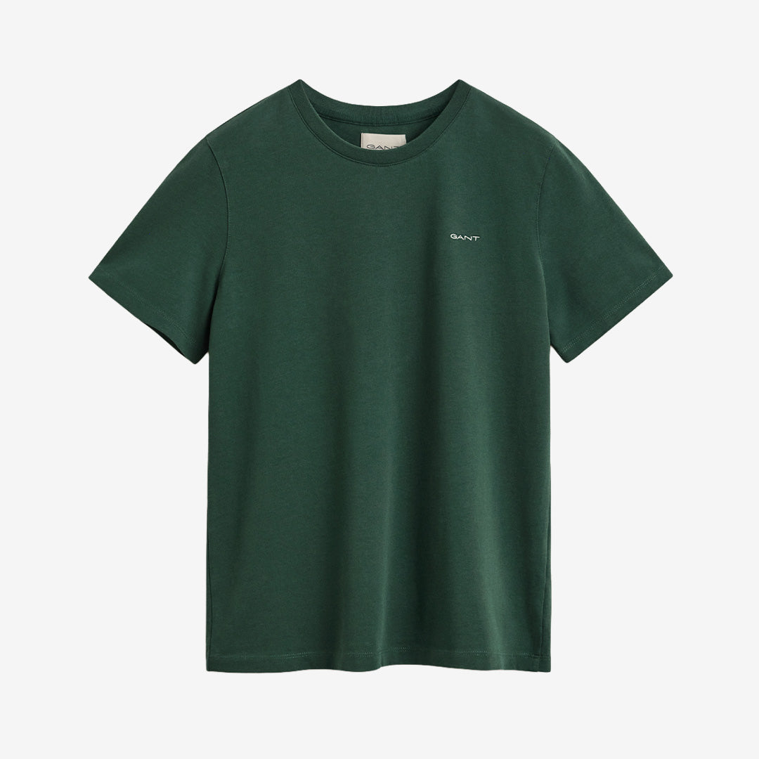 Gant Båstad Tennis T-shirt i bottle green med rund hals, kort ärm och grafiskt tennisinspirerat tryck i bomull.