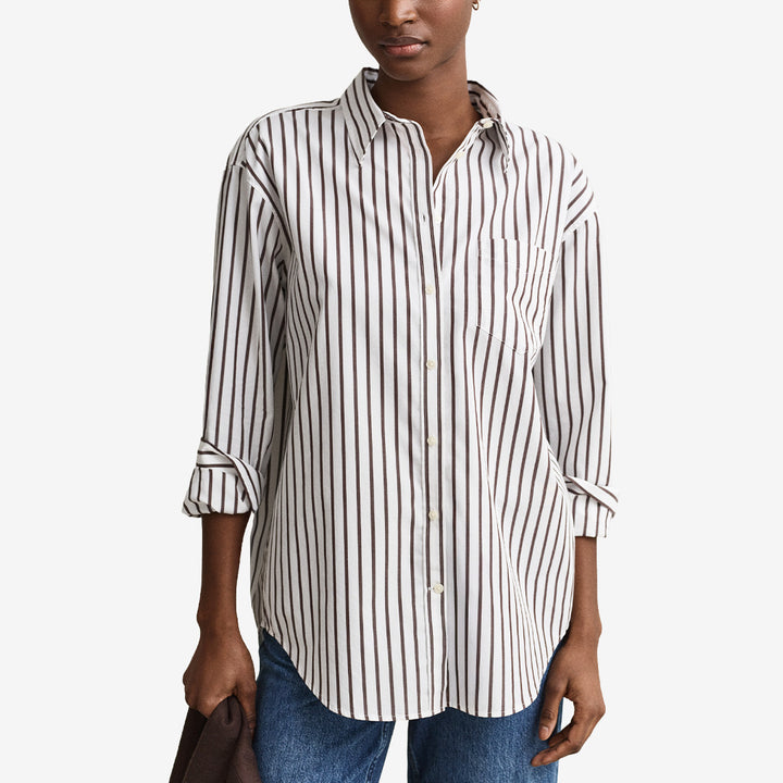 Gant Relaxed Fit Striped Poplin Shirt 4300239 i Deep Brown med ränder och bröstficka för dam