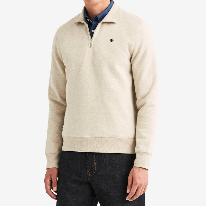 Morris Brandon Lily Half Zip i Khaki med halv dragkedja och broderad signaturlilja på bröstet.