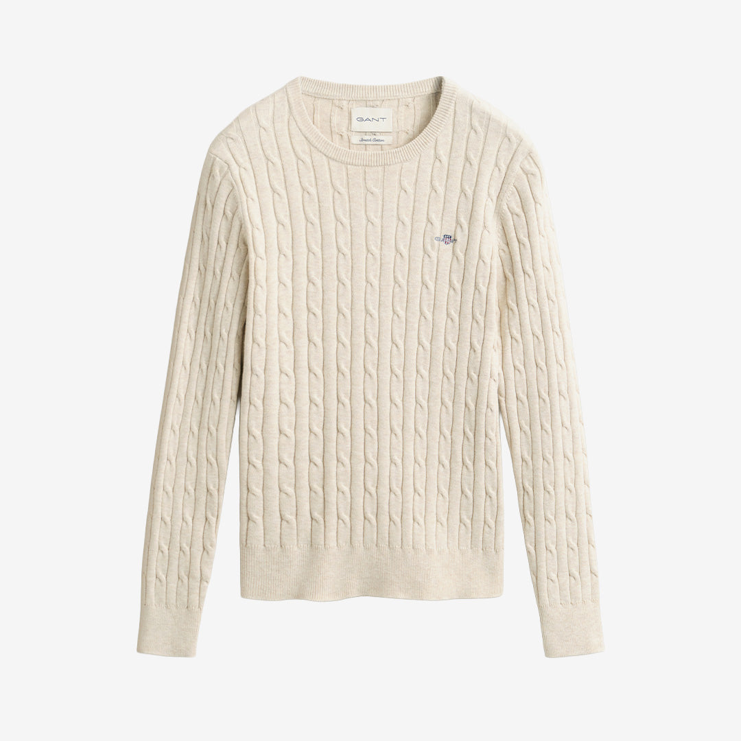 Stickad kabeltröja från Gant i färgen faded beige med rund hals och broderad logotyp på bröstet.