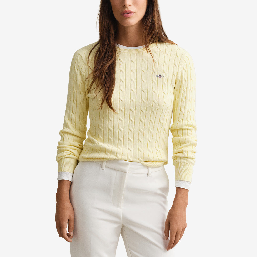 Kabelstickad crew neck-tröja från Gant i färgen Vanilla Yellow med broderad logotyp och ribbade detaljer