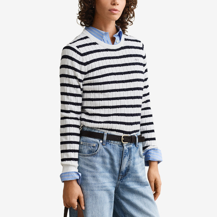 Gant Stretch Cotton Cable Stripe C-Neck, randig kabelstickad cardigan i mjuk bomullsblandning, slim fit