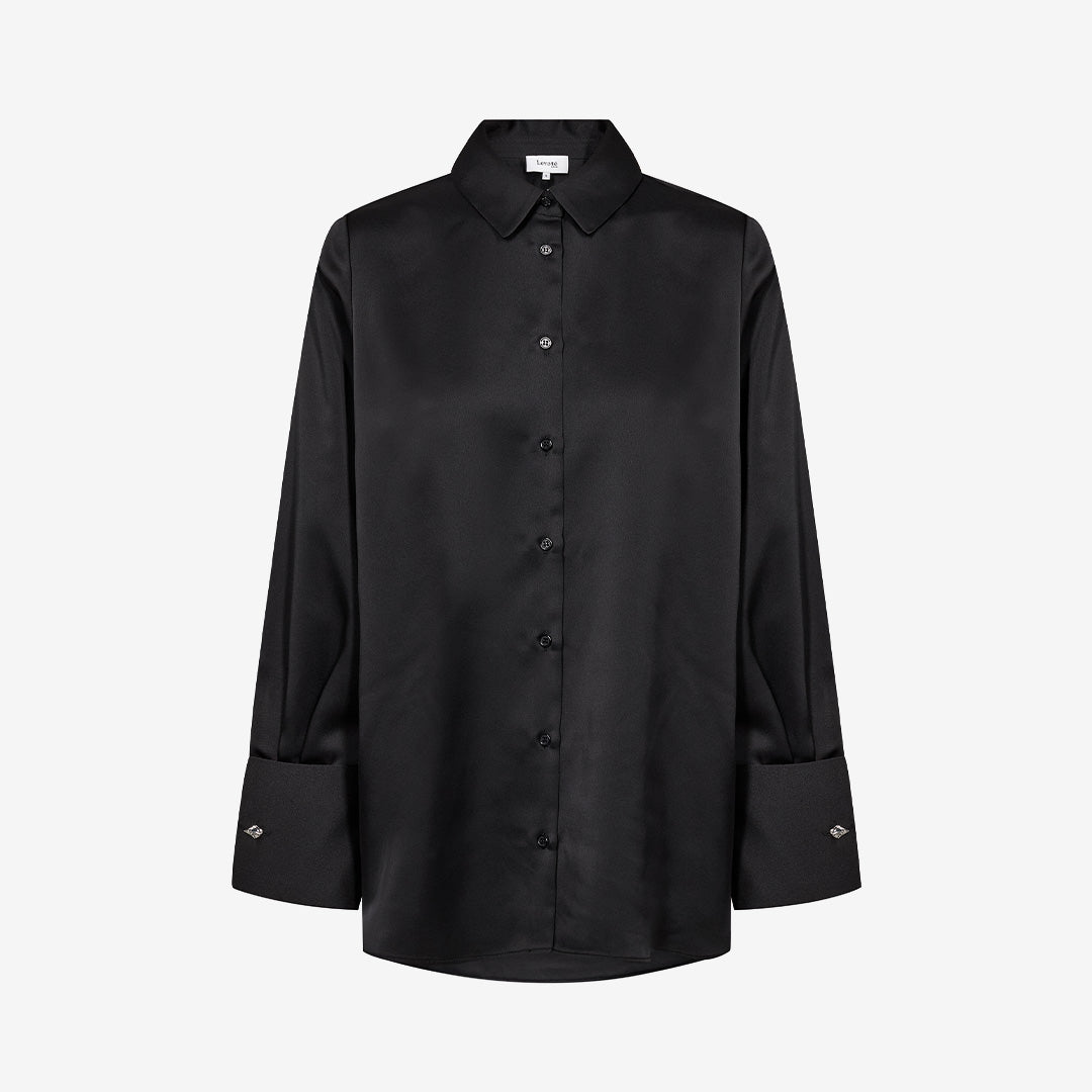 Levete Room LR-ULANI 1 Black, svart damskjorta med stilren och tidlös design.