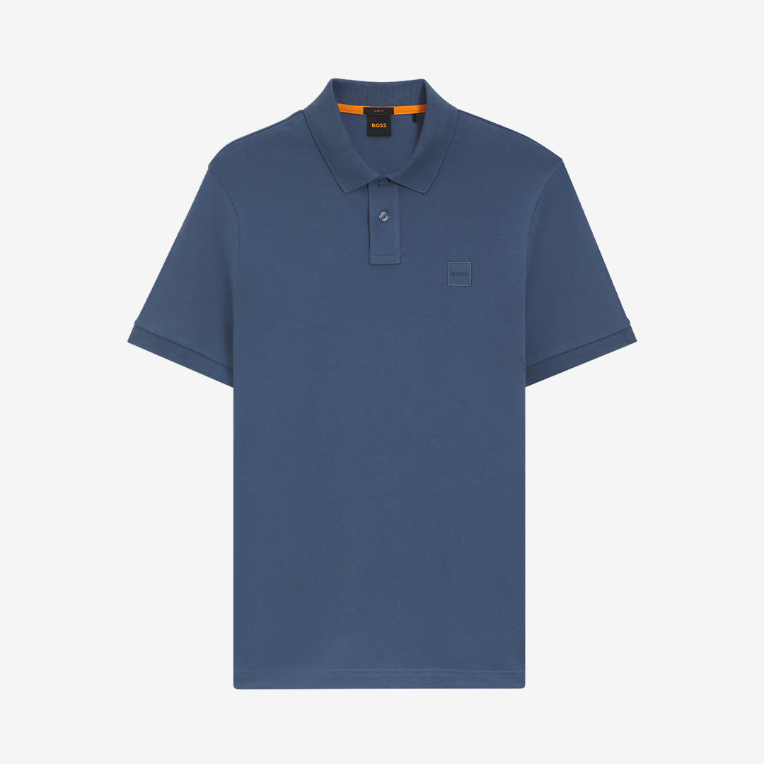 Blå slim fit polo BOSS Passenger med kort ärm och logopatch på bröstet.