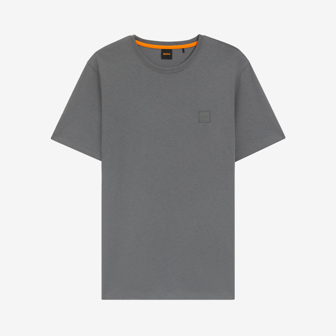 Grå T-shirt BOSS Tales med kort ärm och logopatch på bröstet.