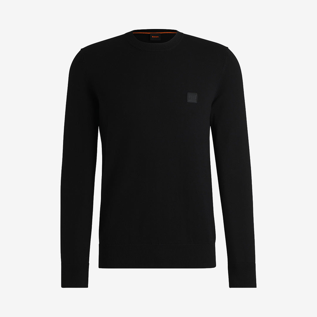 Svart stickad BOSS-tröja Kanovano_S med rund hals och logopatch.