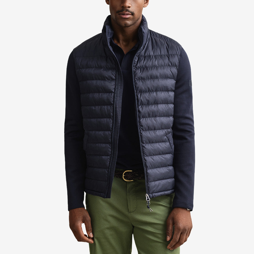 Hybrid jacket i evening blue, quiltad kropp i återvunnen polyester och jerseyärmar