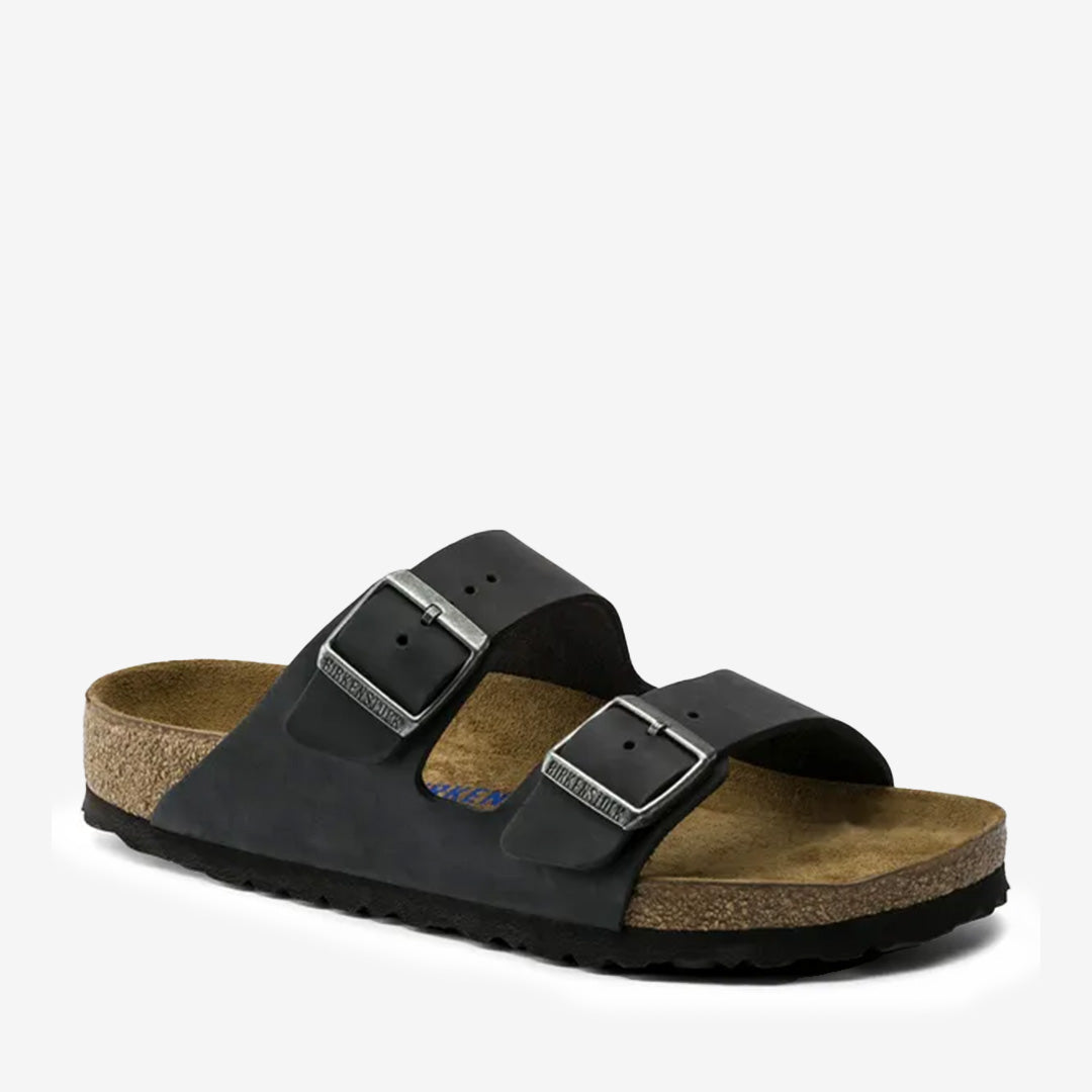 Birkenstock Arizona Black sandal i naturligt oljat läder med korkfotbädd.