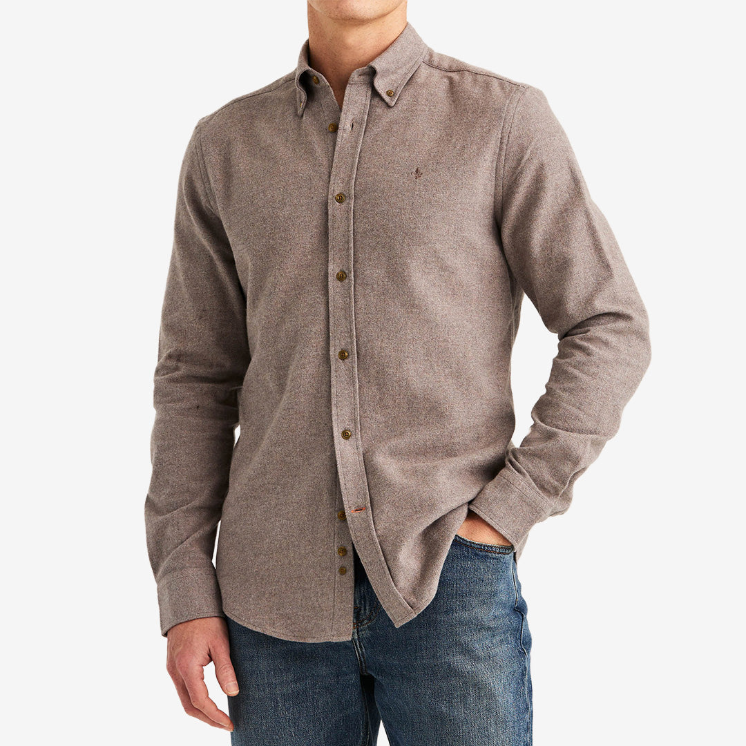 Brun Morris Flannel Herringbone Shirt slim fit skjorta i 100% bomull med fiskbensstruktur för herr.