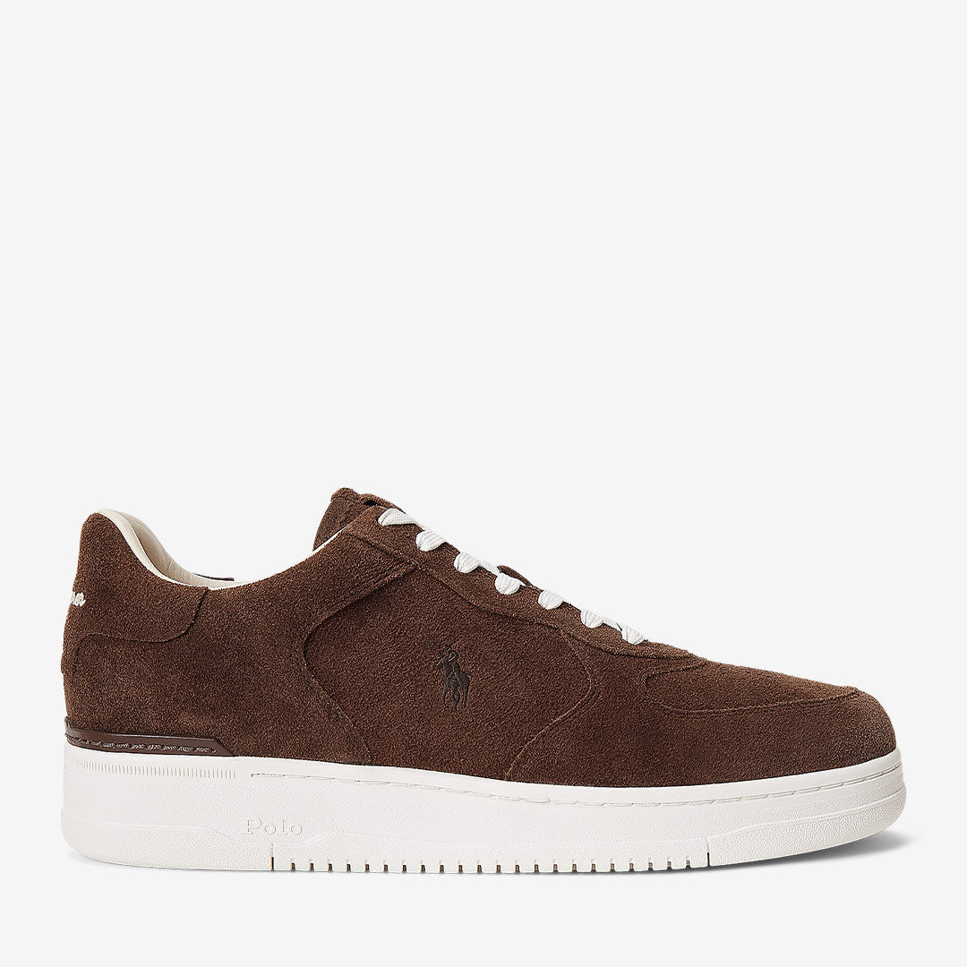 Ralph Lauren Masters Court Suede Sneaker – låga mockasneakers med Pony-logga och läderhäl