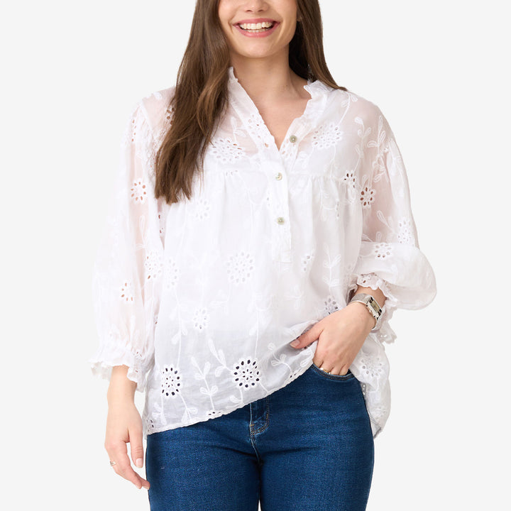 Vit blus dam med brodyr modell 81749