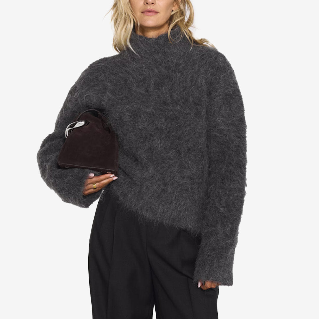 Ritva Knitted Sweater – mörkgråmelerad stickad polotröja i alpackablandning