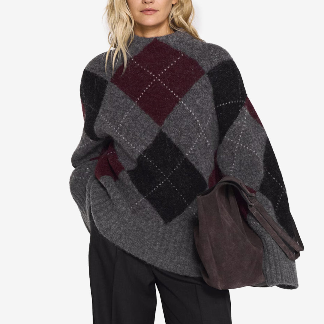 Idalia Argyle Sweater – burgundy stickad tröja med klassiskt argyle-mönster