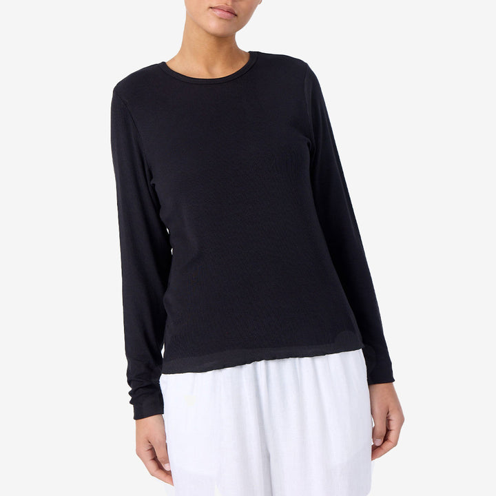 LR-IKA 4 långärmad t-shirt i svart LENZING™ ECOVERO™-viskos med randigt mönster, elegant och bekväm