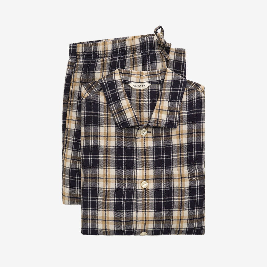 Rutigt pyjamasset från Gant för herr i evening blue med långärmad skjorta, byxor med dragsko och klassisk knappstängning.