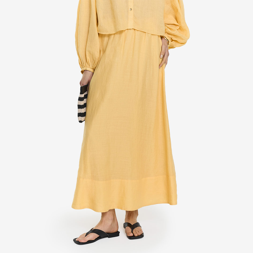 Gul långkjol från Twist % tango med vacker lös passform