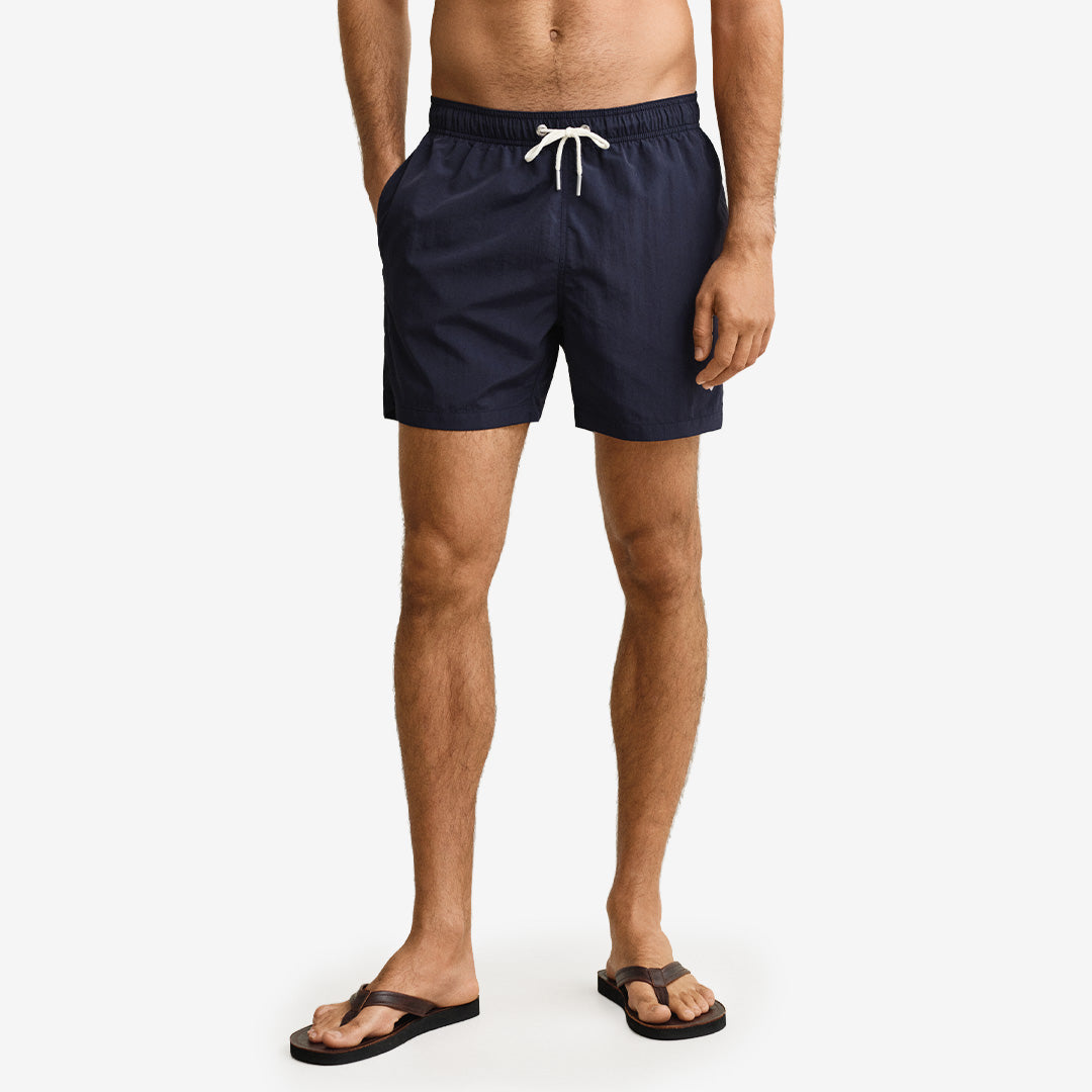 Swim shorts i marine, 100 % återvunnen polyamid