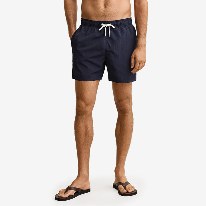 Swim shorts i marine, 100 % återvunnen polyamid