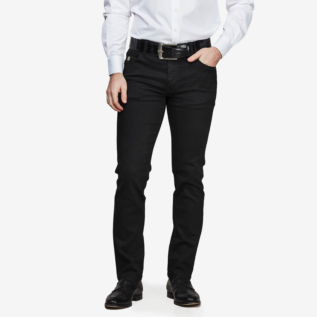 Cape Town Black Denim Black svarta stretchjeans med rak passform och femficksdesign
