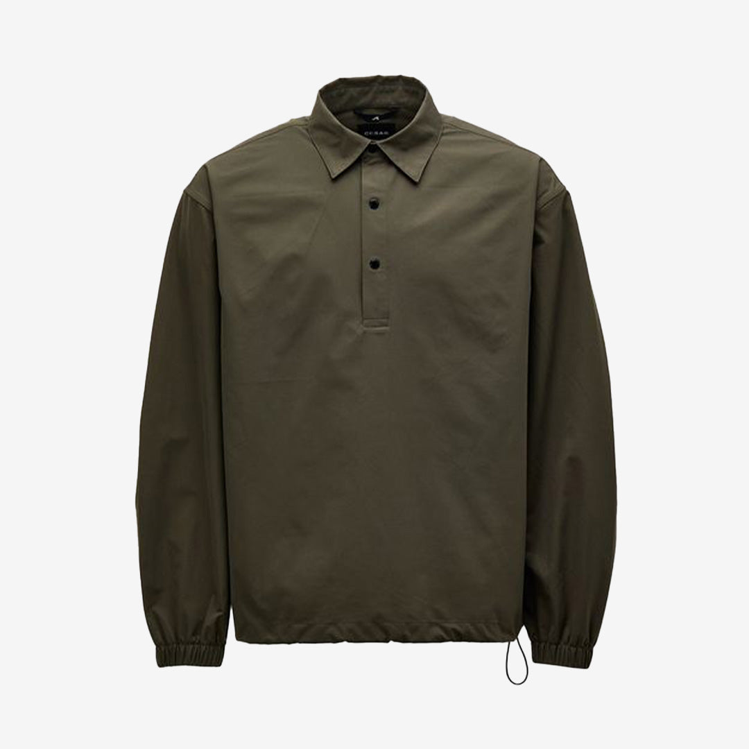 Oakdale Shirt A0060 i dark olive – teknisk hybridskjorta i flex-polyester med dragsko och tryckknappar