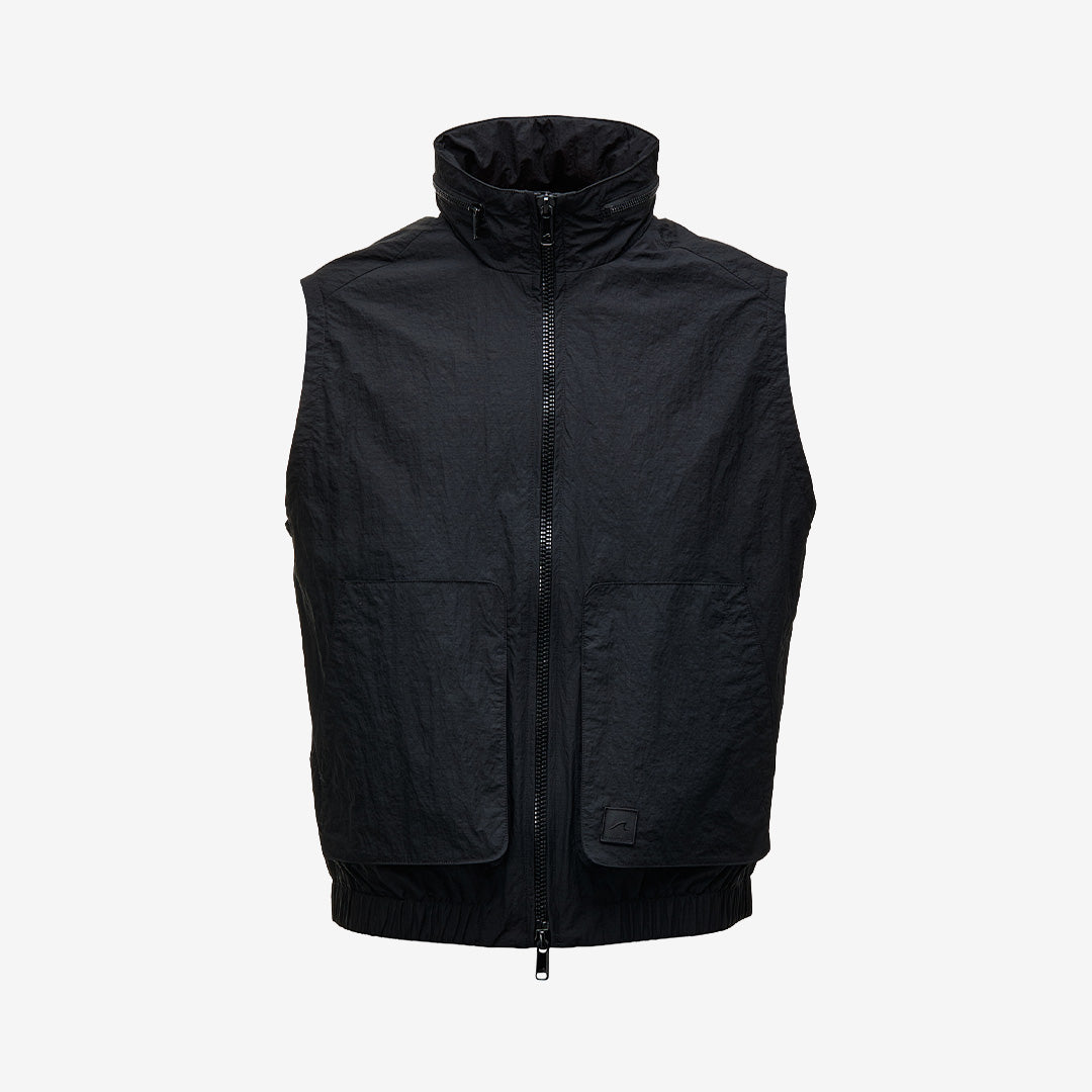 Cesar Equipment Hampstead Vest Black ultralätt vadderad väst i återvunnen ripstop-nylon med PrimaLoft®-isolering