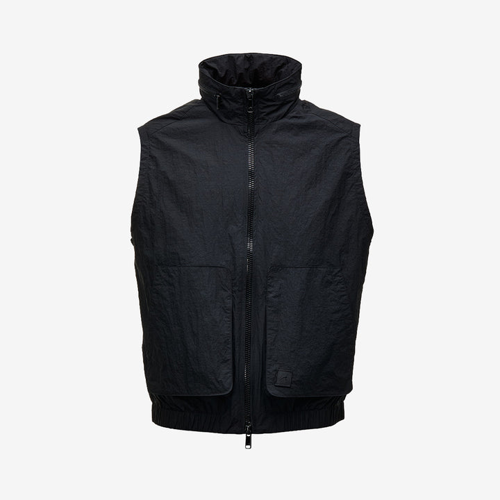 Cesar Equipment Hampstead Vest Black ultralätt vadderad väst i återvunnen ripstop-nylon med PrimaLoft®-isolering