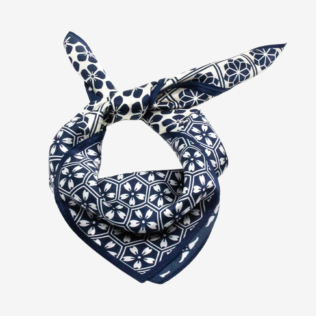 7East Worthing mönstrad sidensjal 50x50 cm Blue A1657