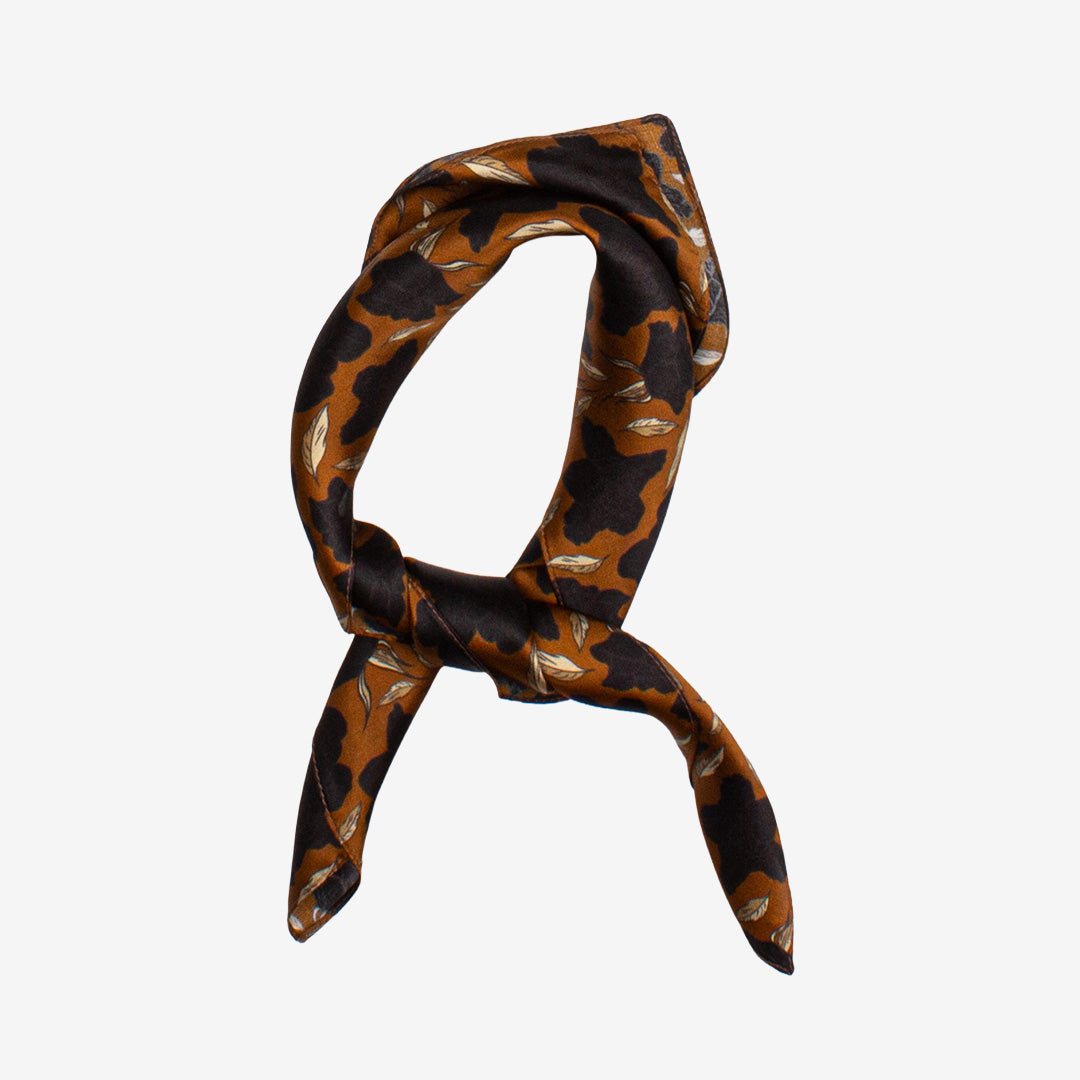 Seven East Padborg Silk Scarf mönstrad sjal i Brown, 50 x 50 cm, tillverkad i 100% siden.