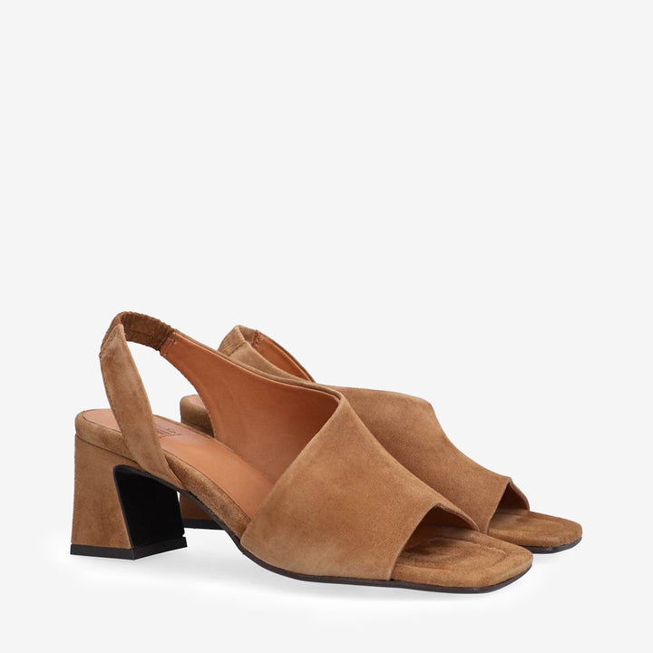 Billi Bi A6590 sandal i mocka i färgen Cuoio suede med blockklack