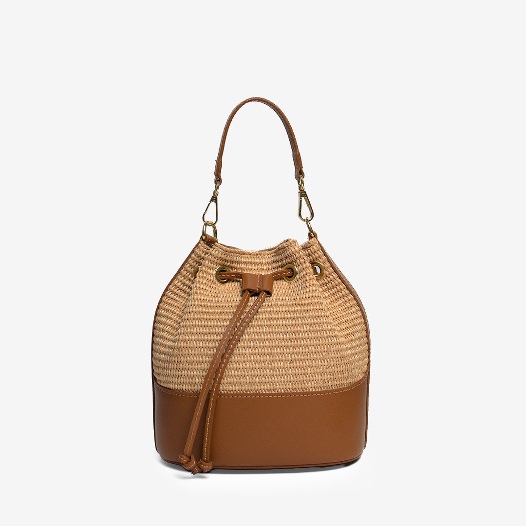 Avellino bucket bag i camel med strå och äkta läder samt axelrem
