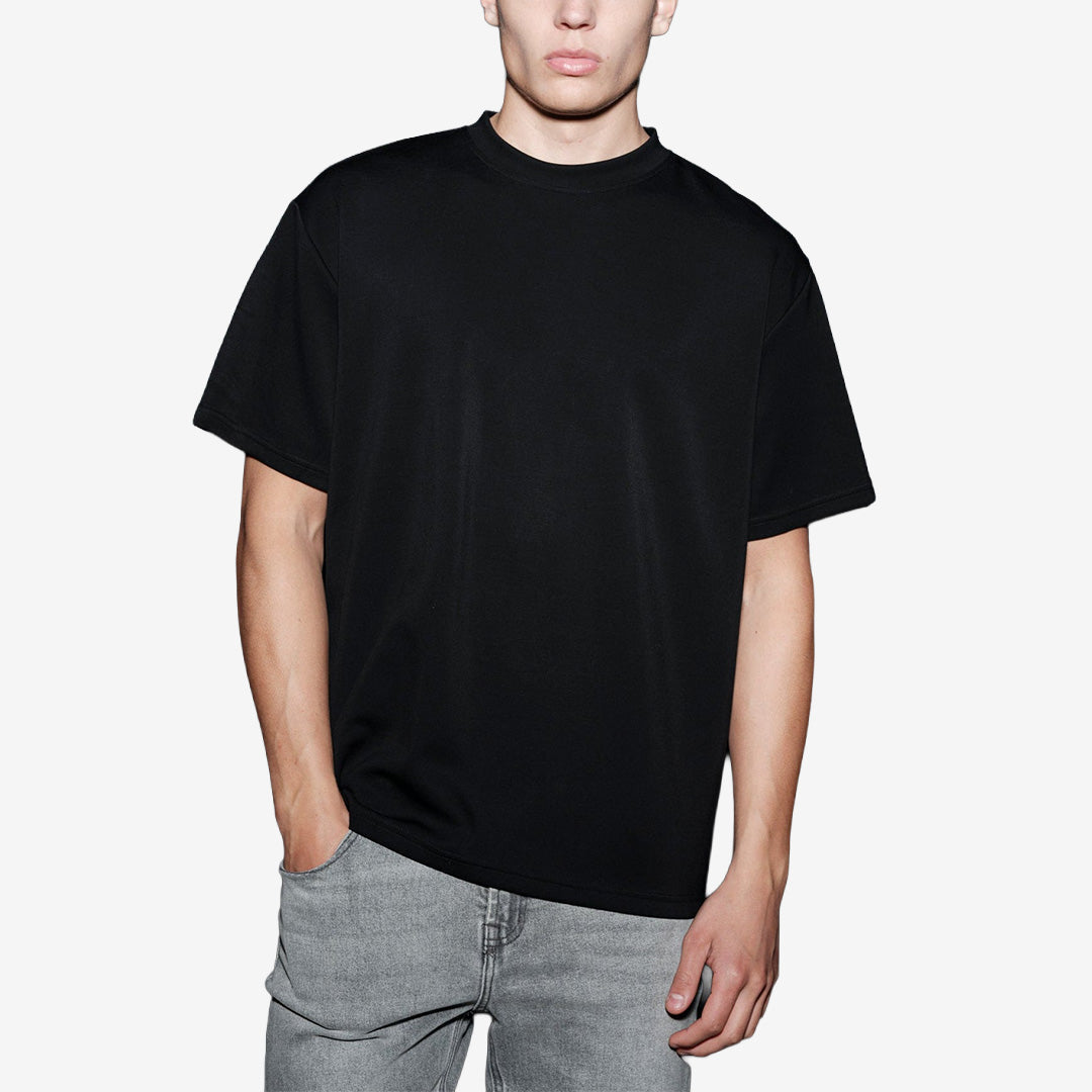 Brand Island Davis T-shirt för herr i Black, svart T-shirt med minimalistisk design, rund halsringning och avslappnad passform.