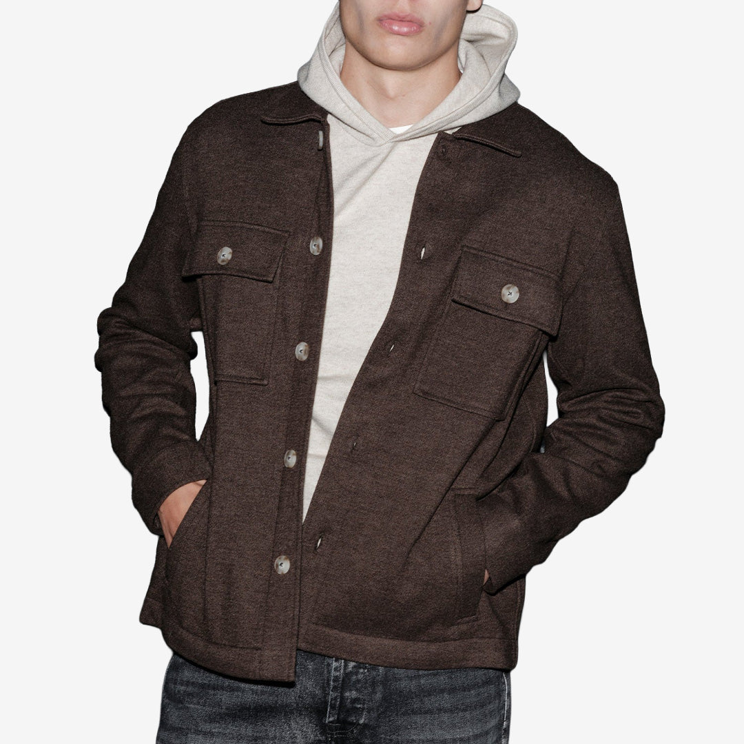 Brand Island Charles Overshirt för herr i Brown, brun overshirt med klassisk krage, knäppning framtill och två bröstfickor med lock.
