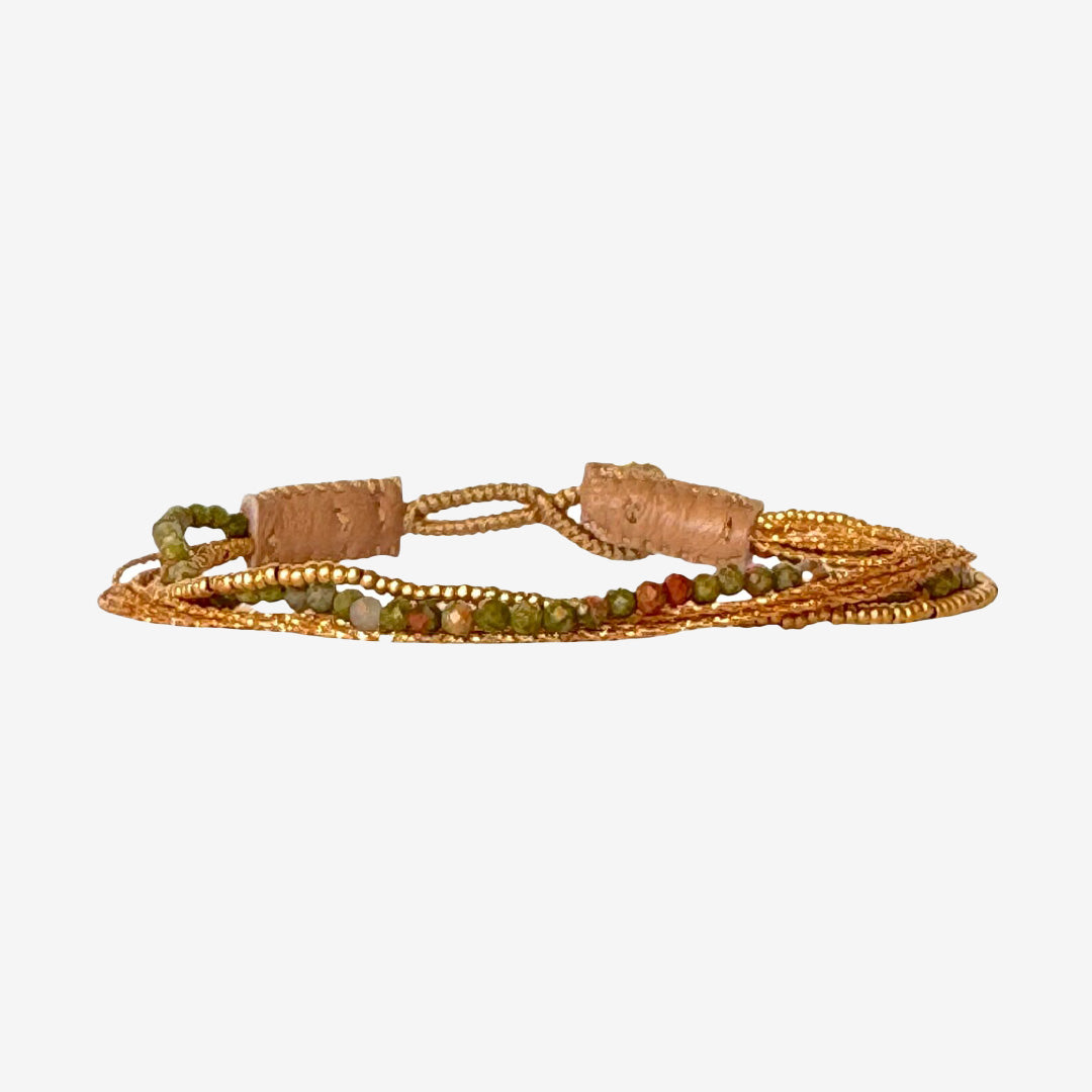 AC12 LULU ASH UNAKITE armband i multi med tre strängar av stenar och gulddetaljer