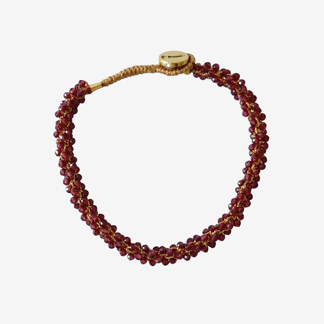 AW11 JILL JAZZY GARNET armband i maroon med granat och gulddetaljer