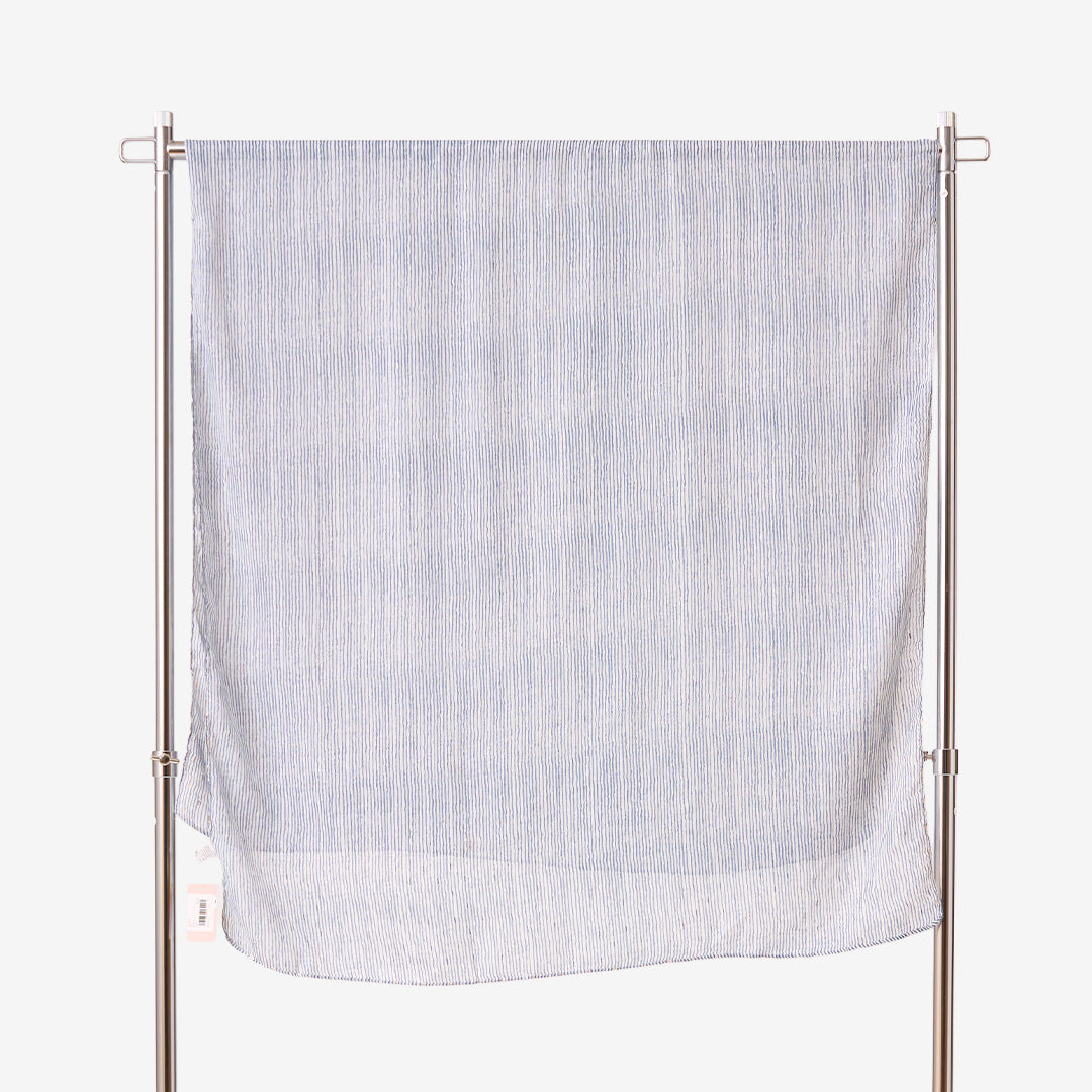 C272 Sjal Randig 110Navy randig sjal i viskos och bomull