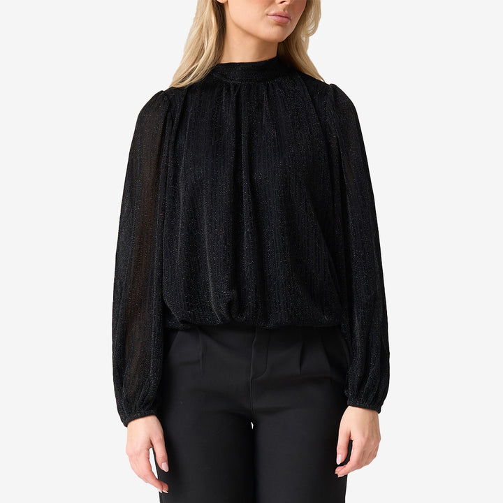 CH25AW01 svart lurexblus med metallic-effekt – glittrande och lätt