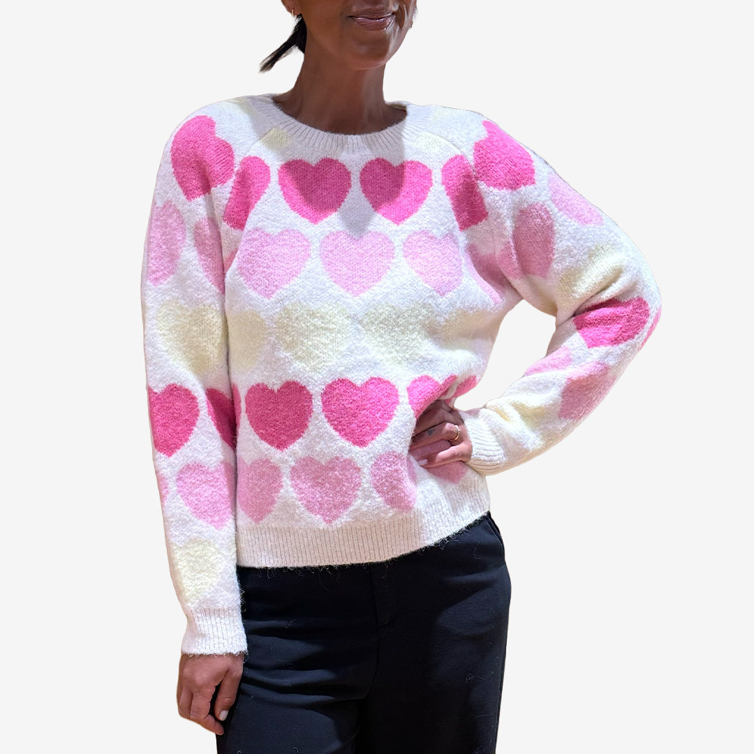Stickad rosa tröja med hjärtmönster i mjuk stickad kvalitet