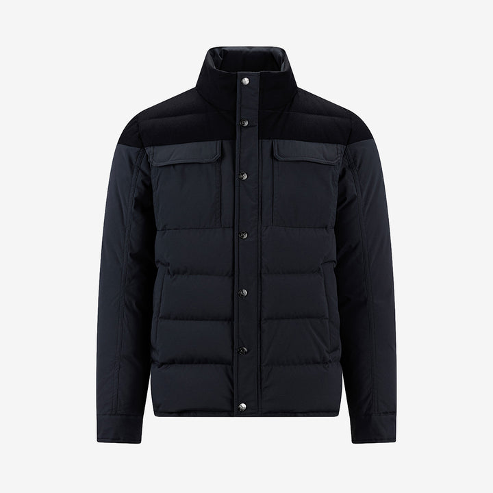 Monel Benjamin jacka för herr i Dark Navy, mörkblå jacka i ull- och polyesterblandning med bröstfickor, knäppning och dunfyllning.